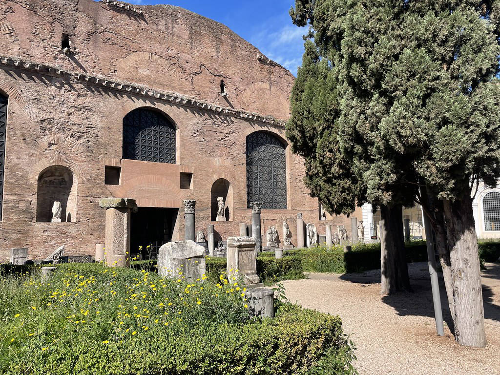 Lire la suite à propos de l’article Thermes de Dioclétien : Monstre de briques, épigraphes et cloître gigantesque