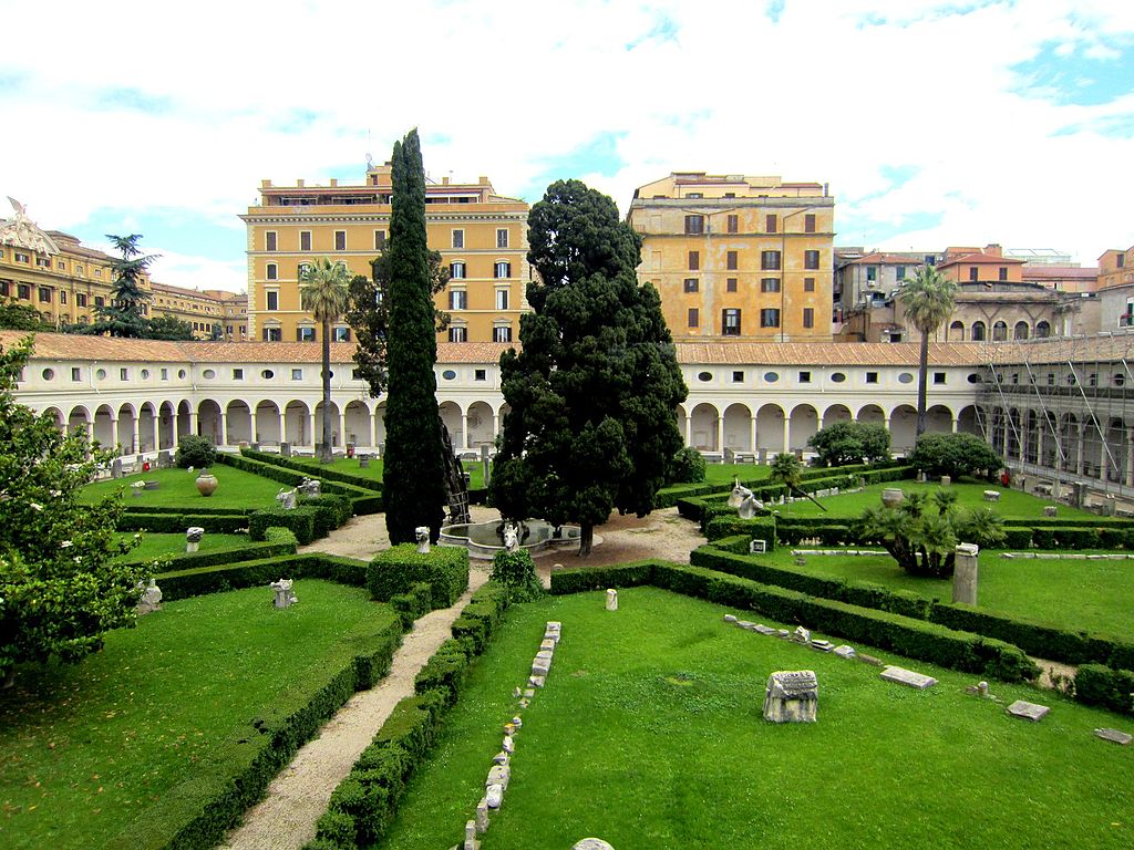 Antiquité : Cloitre de Michel Ange au Musée des Thermes de Dioclétien à Rome – Photo Pietro Scerrato