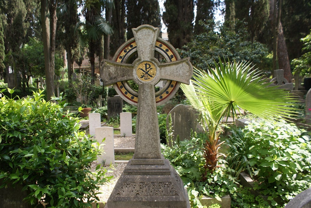 Dans le cimetière protestant de Rome dans le quartier de Testaccio.