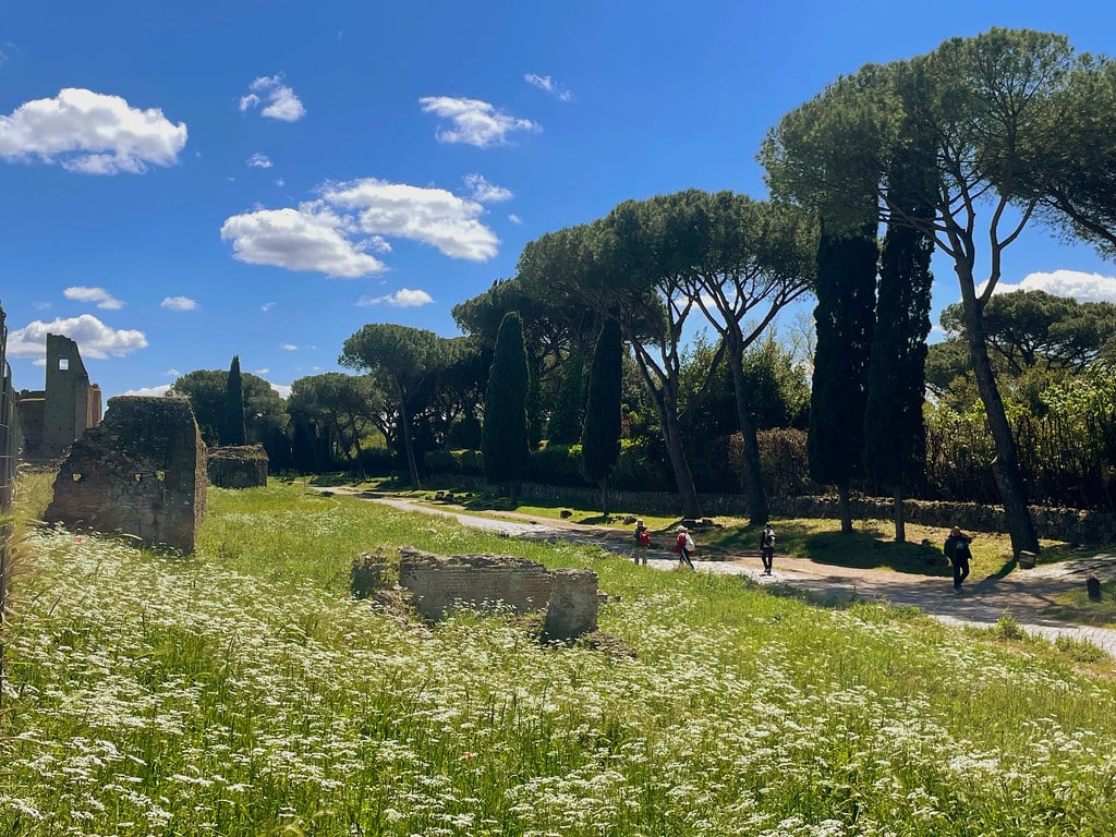 La voie romaine Via Appia à proximité de la Villa des Quintili.