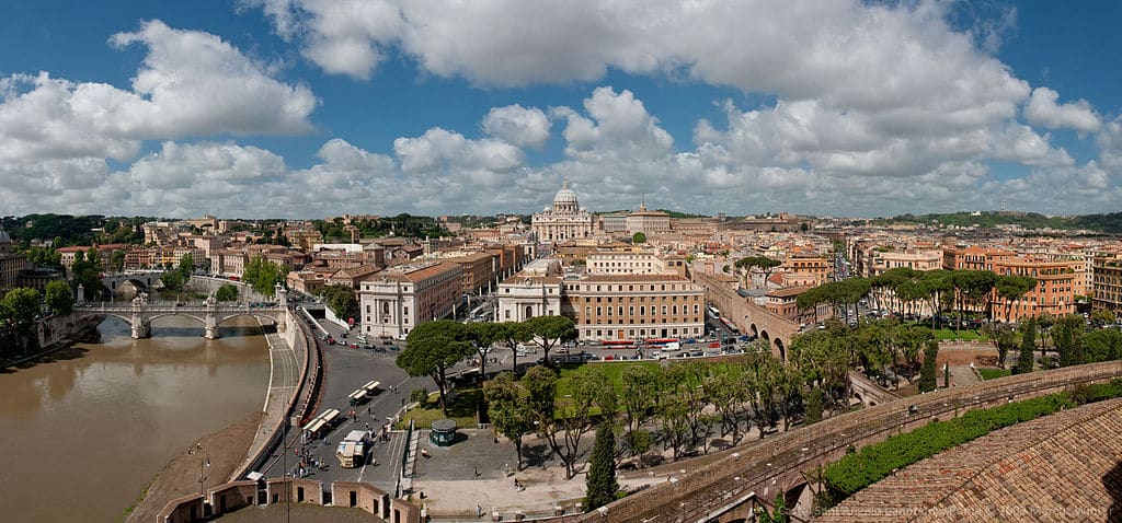 Vue sur le Vatican depuis le Chateau Saint Ange à Rome