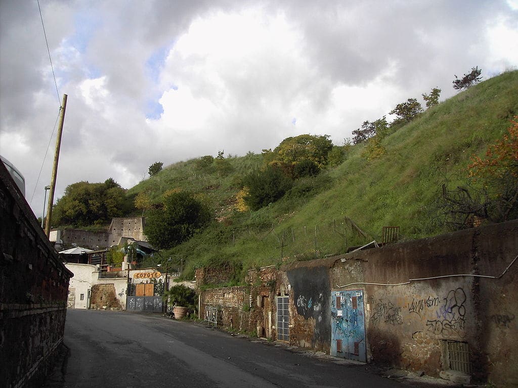 Colline d'amphores de Testaccio à Rome ou 8e colline de la ville. Photo de Lalupa