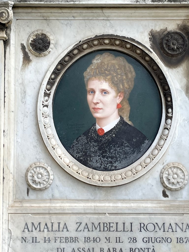 Portrait émaillé par Filippo Severati au Cimetière Verano à Rome.