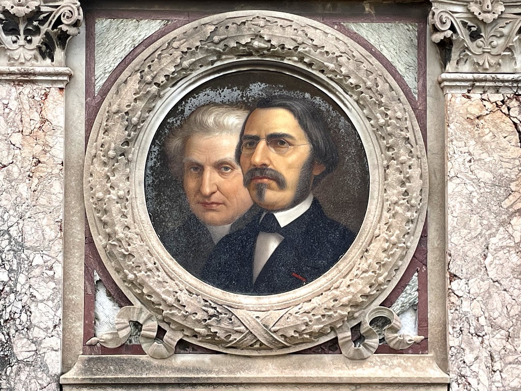 Portrait émaillé par Filippo Severati au Cimetière Verano à Rome.