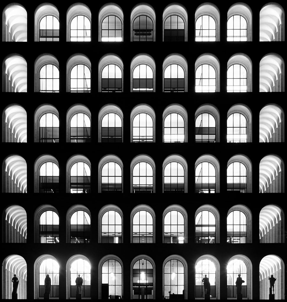Palais de la civilisation italienne à Rome de nuit - Photo de Aldo Capobianchi - Licence ccbysa 4.0