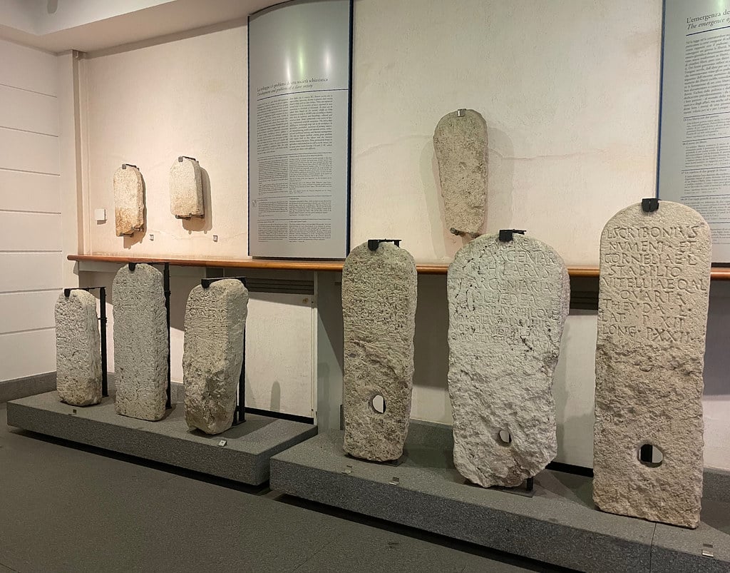 Collection des épigraphes dans le musée romain des Thermes de Diocletien à Rome.