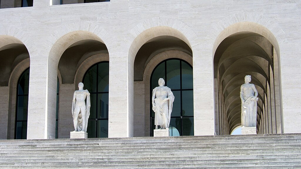 Statues du Palazzo della Civilta italiana - Photo de Mark Ahsmann - Licence ccbysa 3.0
