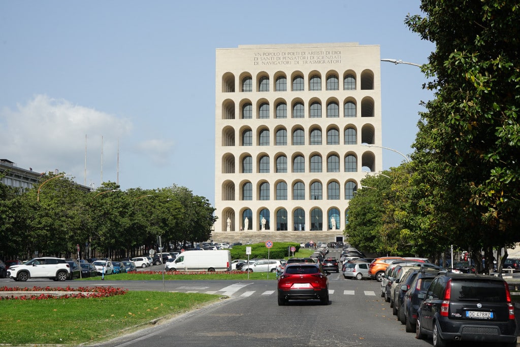 Le Palazzo della Civilta italiana dans son environnement.