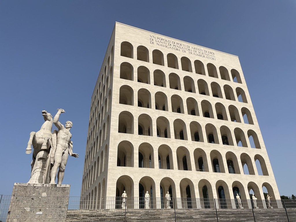 Palais de la Civilisation italienne et du travail à Rome : Chef d'oeuvre architecturale du 20e siècle.