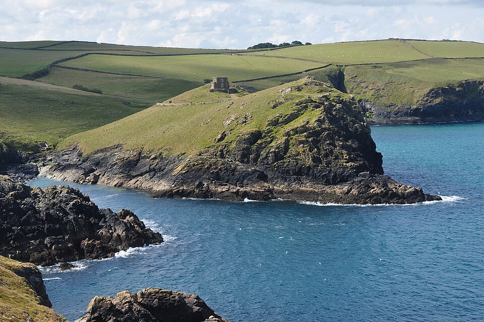 Doyden Point depuis Kellan Head dans le Cornouailles en Angleterre - Photo de Nilfanion - Licence ccbysa 4.0
