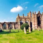 Châteaux et abbayes en ruines près d’Édimbourg en Ecosse