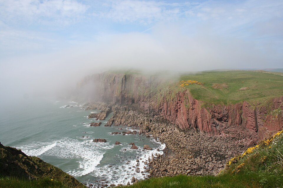 Falaise de Caldy Island dans le Pembrokeshire au Pays de Galles - Photo de Barry King - Licence ccbysa 2.0