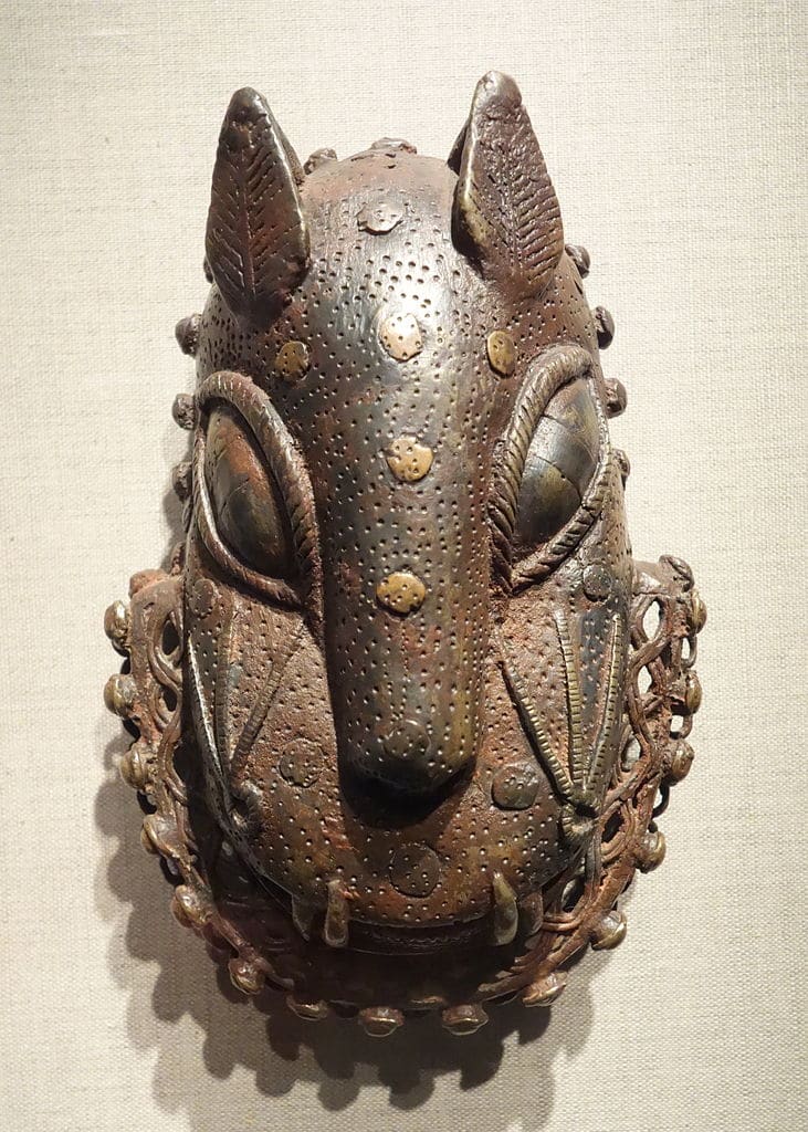 Tête de léopard du peuple edo, cour du Bénin au Nigéria (Fin 1700) au Young Museum de San Francisco.