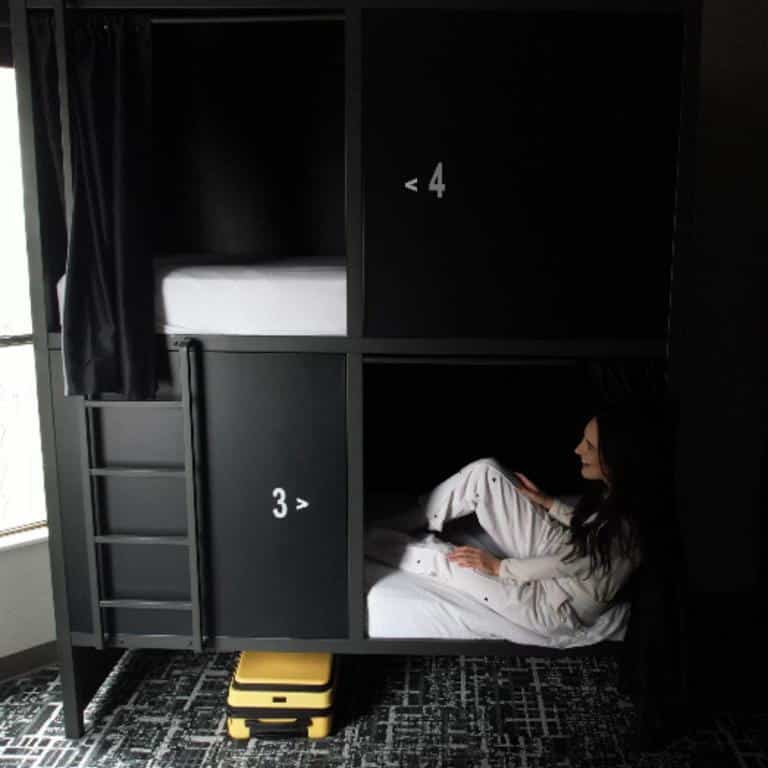 Dortoir capsule de l'auberge de jeunesse Chapter San Francisco.