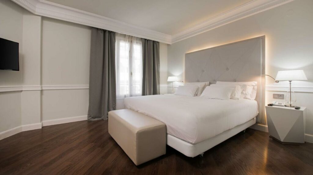 Chambre dans l'hotel NH Collection Zaragoza à Saragosse.
