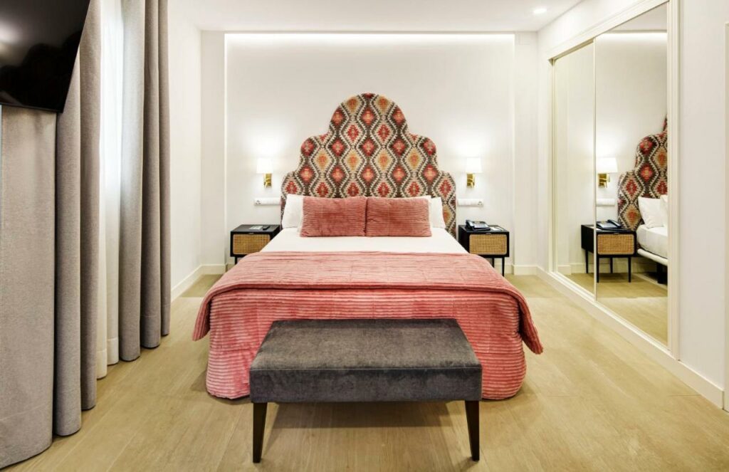 Chambre de l'hotel Sercotel Las Casas de los Mercaderes à Séville.