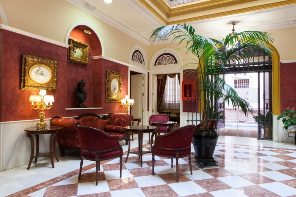 Hall de l'hotel Cervantes à Séville.