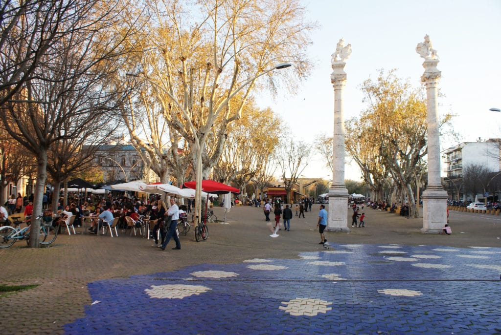 > La place Alameda de Hercules dans le quartier d'Alameda à Séville.