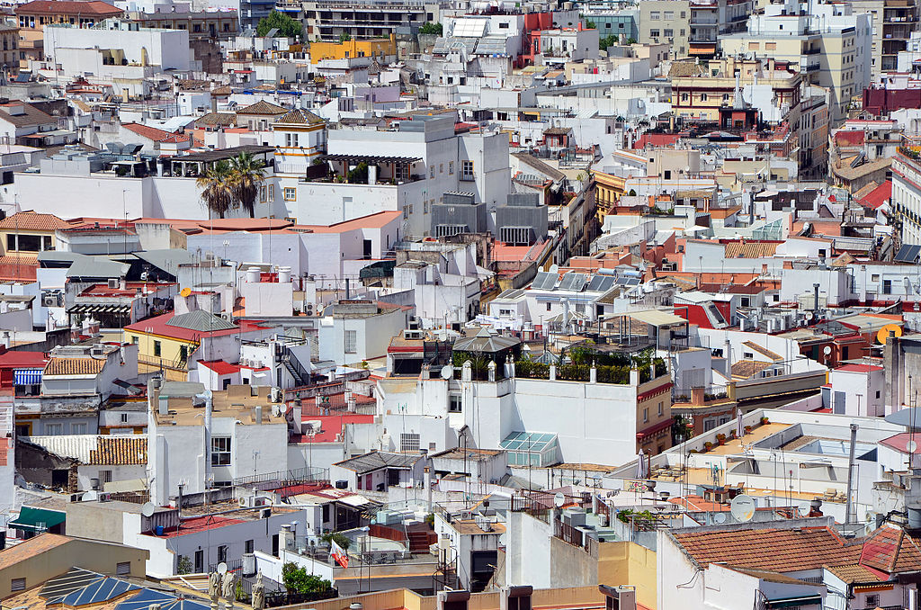 Vue sur le quartier de Santa Cruz de Séville depuis la Giralda, la tour de cathédrale.