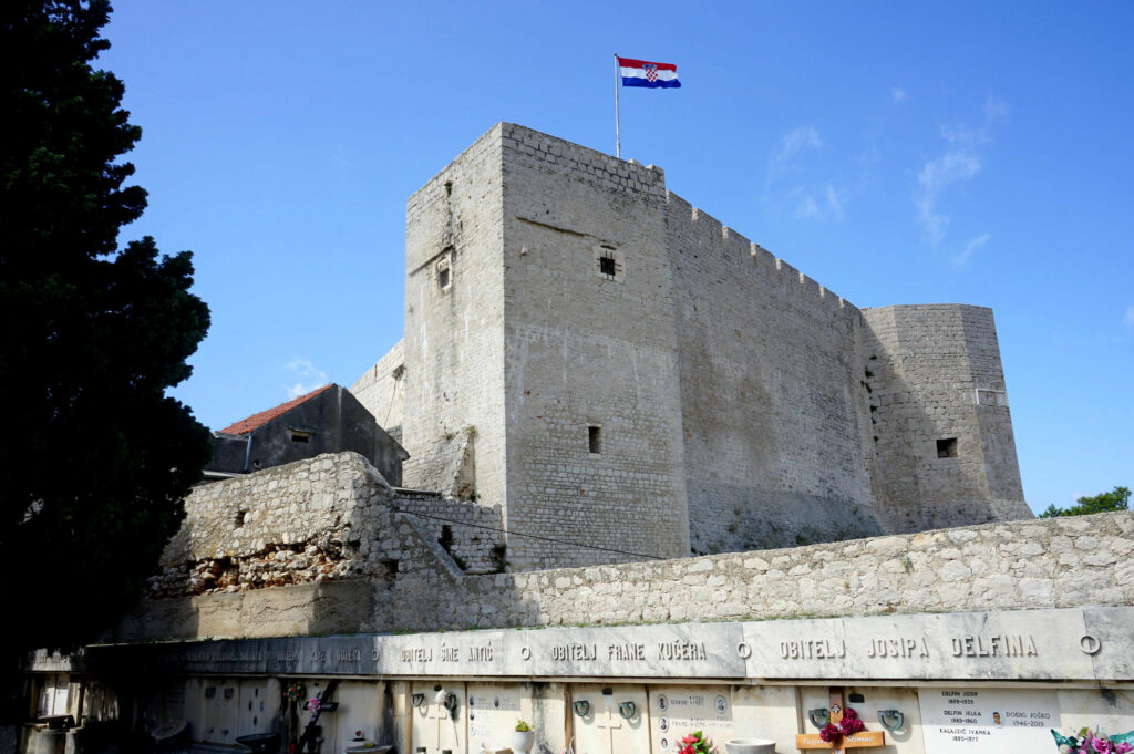 Fort Saint Michel depuis le cimetière.