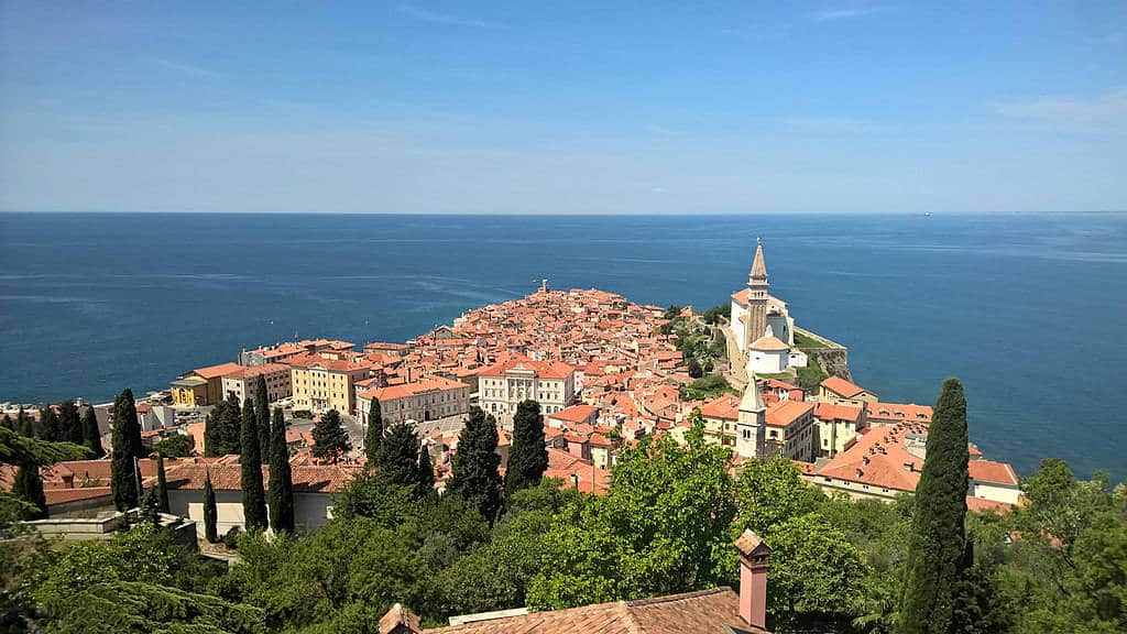 Vue sur Piran en Slovénie au bord de la mer Adriatique. Photo de Moonbee