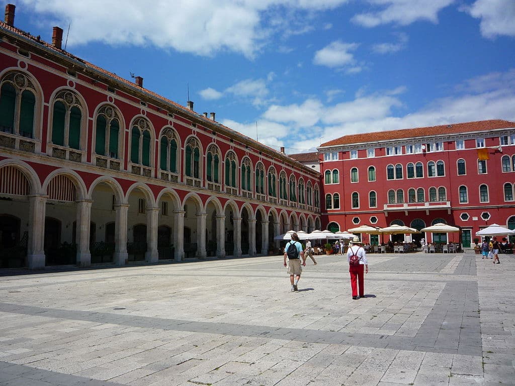 Place des Prokurative avec un air de ressemblance avec la place Saint Marc à Venise -Photo de Kev Bourne