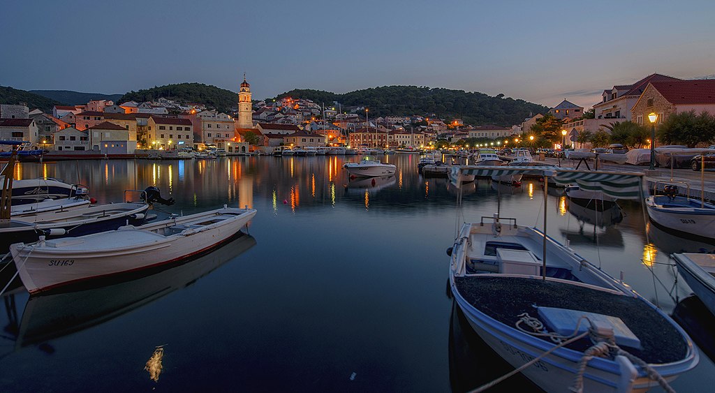 Port de Pucisca sur l'île de Brac en Croatie - Photo d'Azman Miro - Licence ccby 3.0