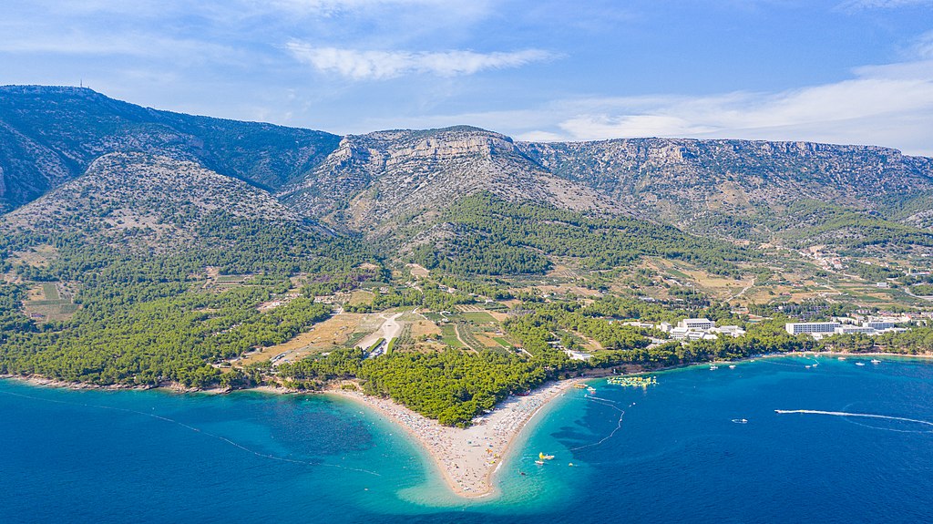 Plage de Zlatni Rat à Bol - Photo de dronepicr - Licence ccby 2.0