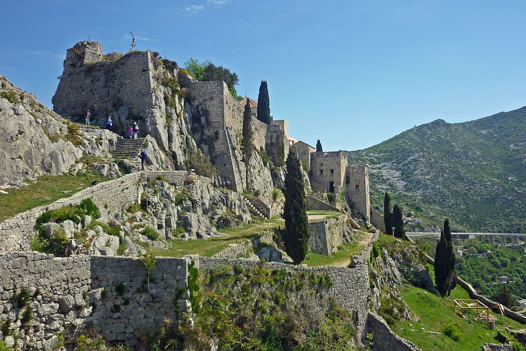 Forteresse de Klis sur les hauteurs de Split - Photo de SchiDD - Licence ccbysa40