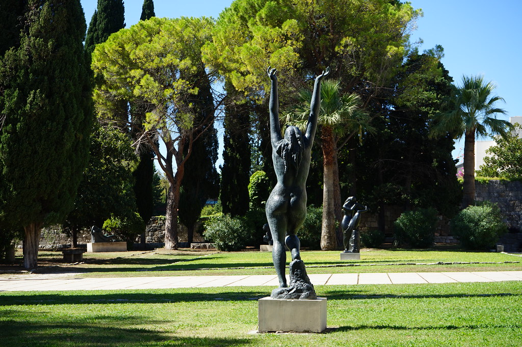 Scultpure dans le jardin de la Galerie Mestrovic à Split.