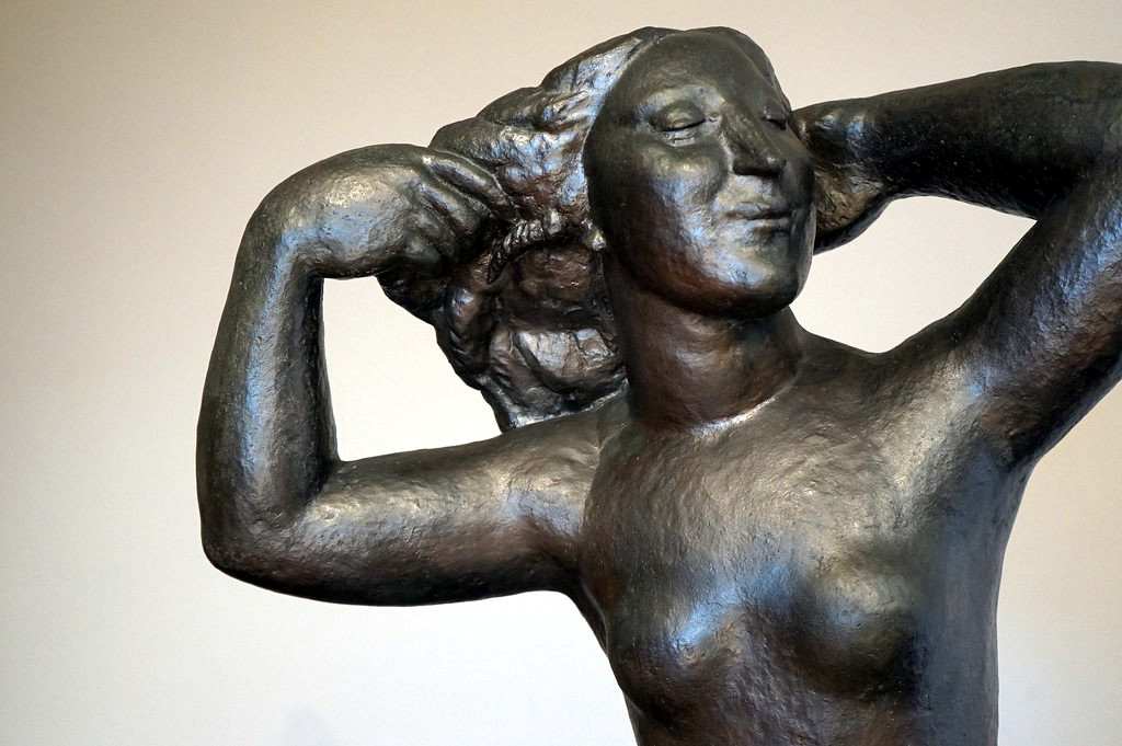 Sculpture de femme dans la Galerie Musée de Mestrovic à Split.