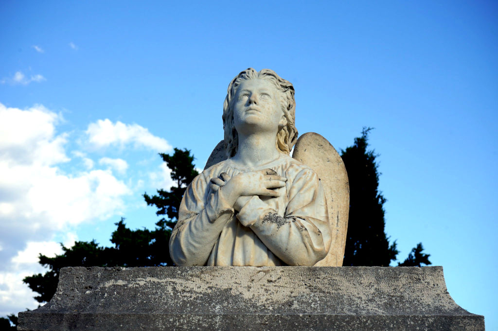 Statue du cimetière marin.