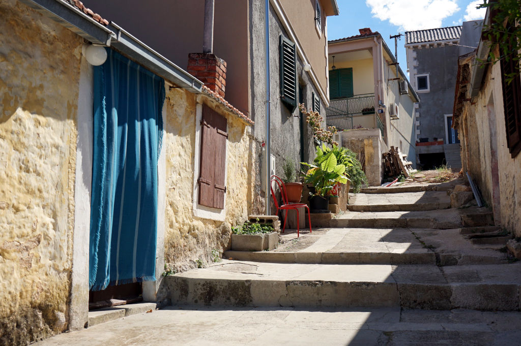 Ruelle à l'heure du repos.