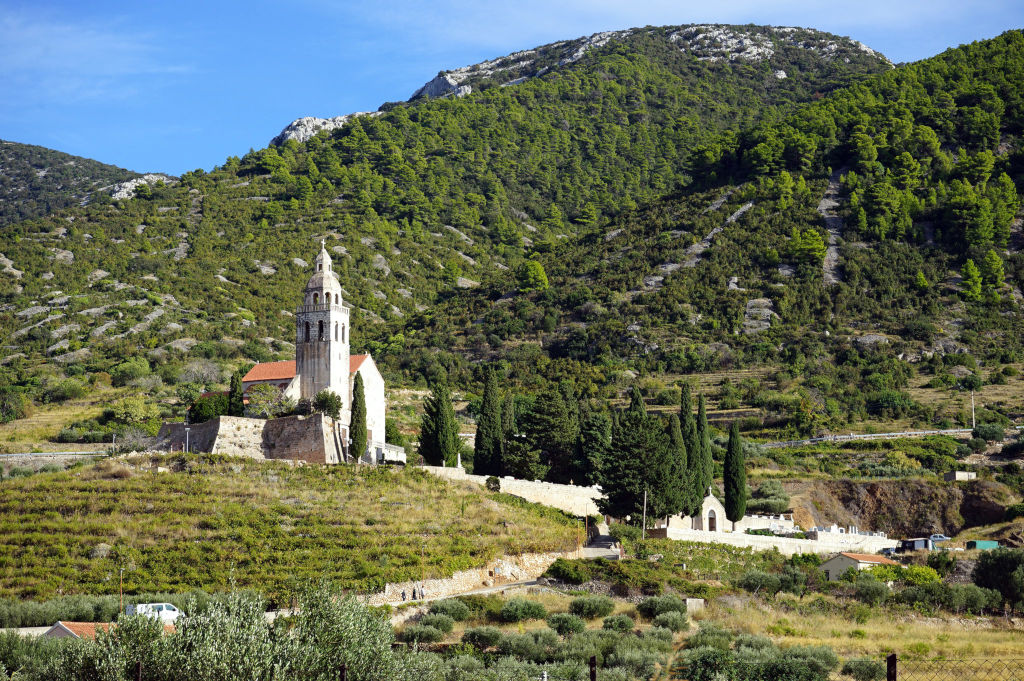 Eglise de Saint Nicolas en surplomb de Komiza.