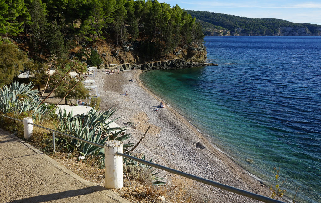 Plage de Kamenica accessible depuis Komiza.