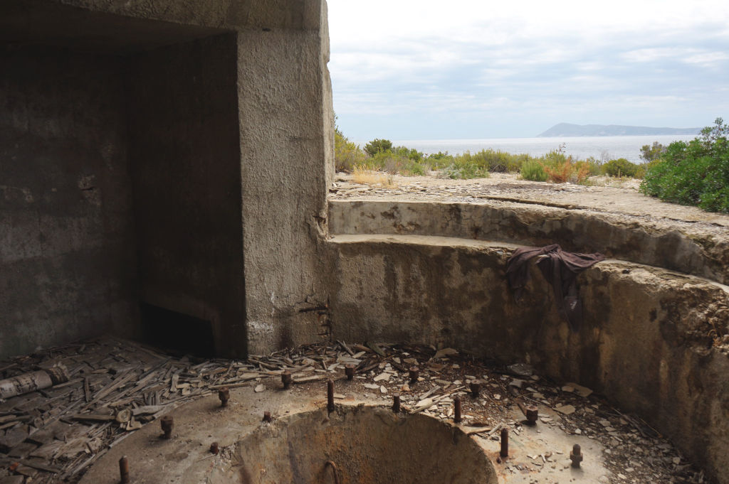 Urbex : batterie d'artillerie sur l'île de Vis.