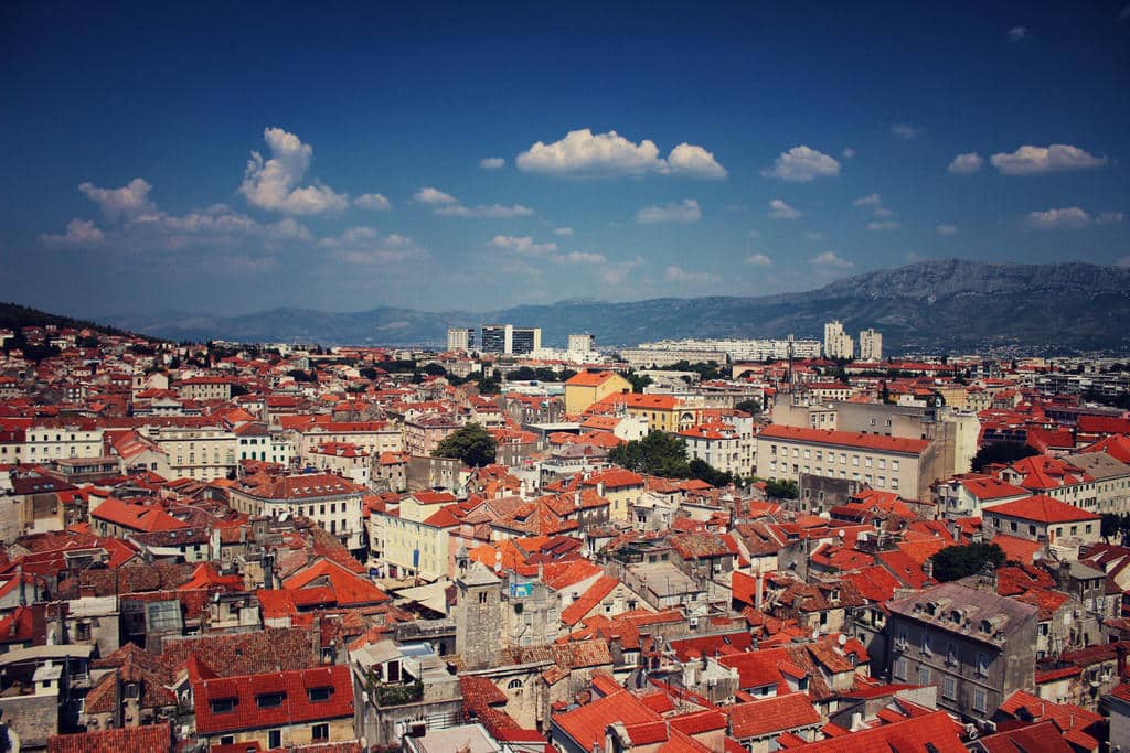 Vue sur les toits de la ville depuis le clocher de la Cathédrale.