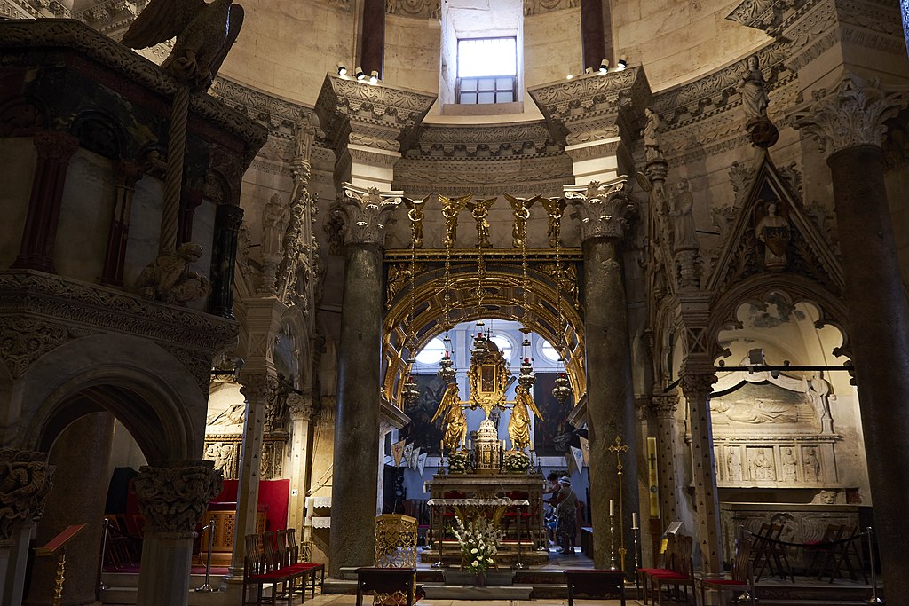 Choeur de la cathedrale Saint Domnius - Photo de Naval S - Licence ccby 2.0