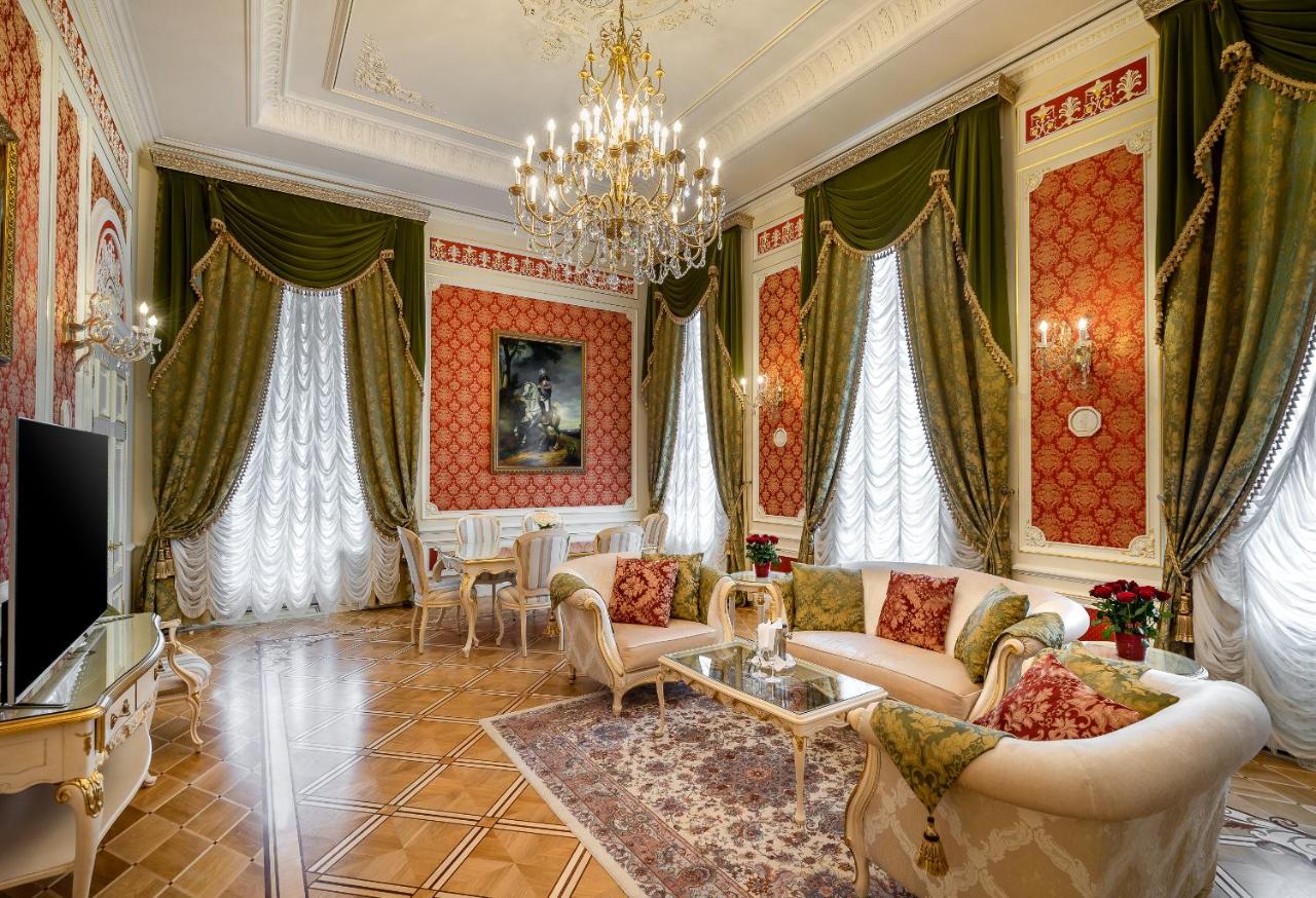 You are currently viewing 8 hôtels de luxe à St Petersbourg : Classique, moderne, art nouveau…