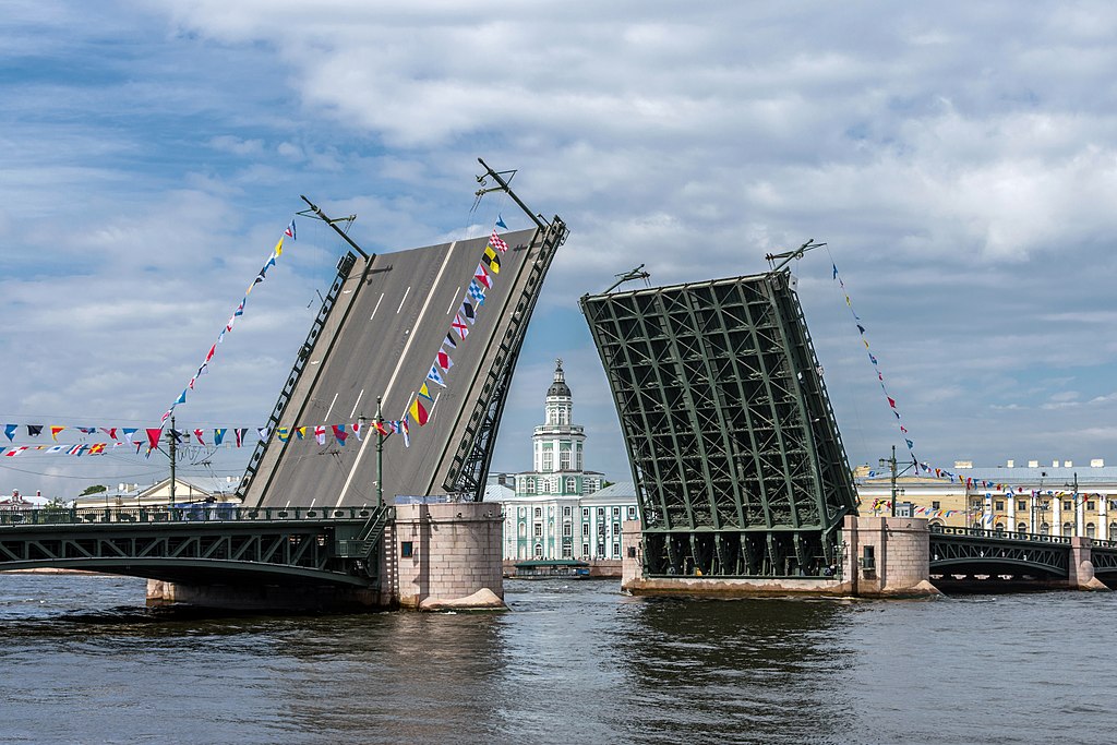 Quand venir à Saint Petersbourg en Russie ? Climat et météo à 7 jours. Photo du Pont du palais de Florstein