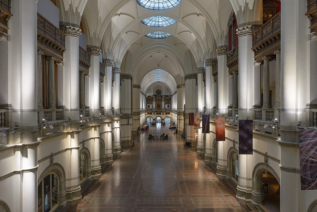 Hall central du Musée ethnographique - Photo d'Arild Vagen - Licence CCBYSA 3.0