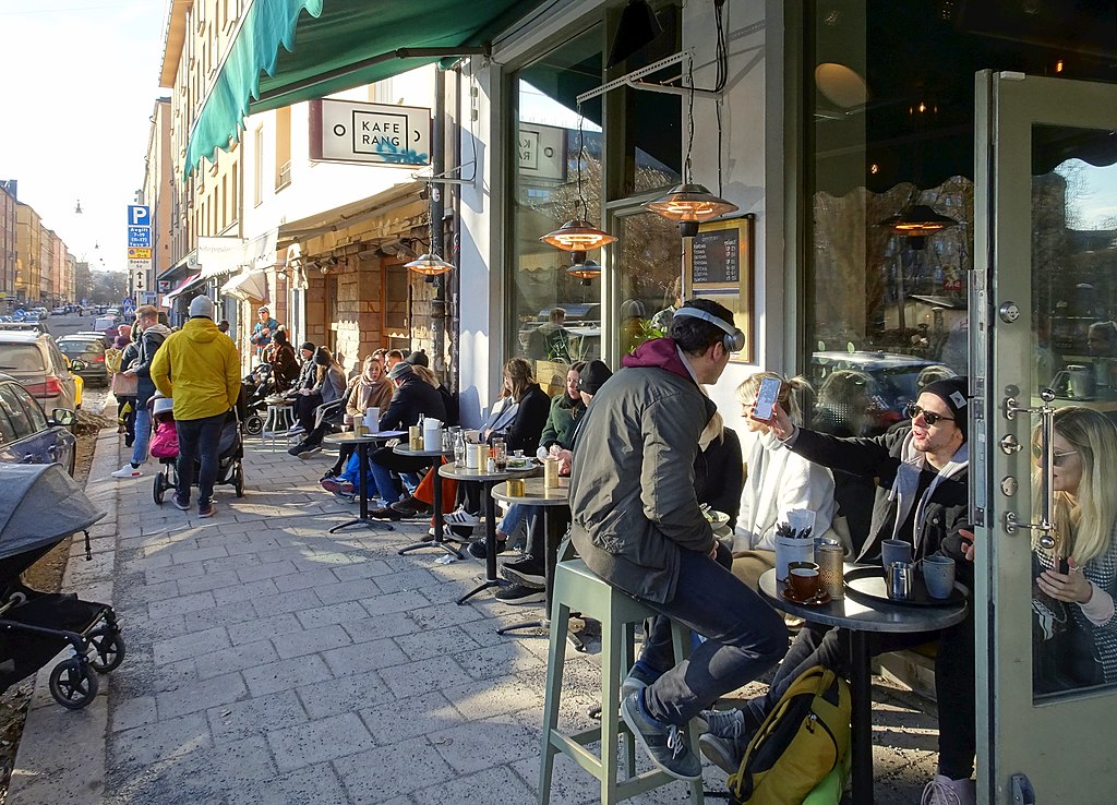 Café dans le quartier de Sodermalm - Photo d'Holger Ellgaard - Licence ccbysa 4.0