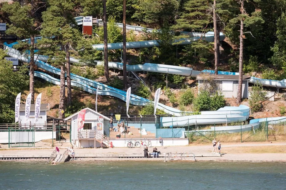 Toboggan insolite dans le camping près de Stockholm.