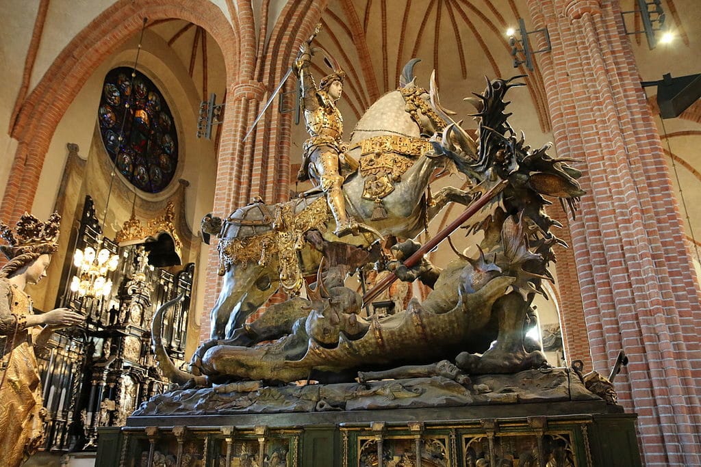 Saint Georges terrassant le dragon à la Cathédrale Storkyrkan de Stockholm - Photo de Øyvind-Holmstad - Licence CCBYSA 4.0