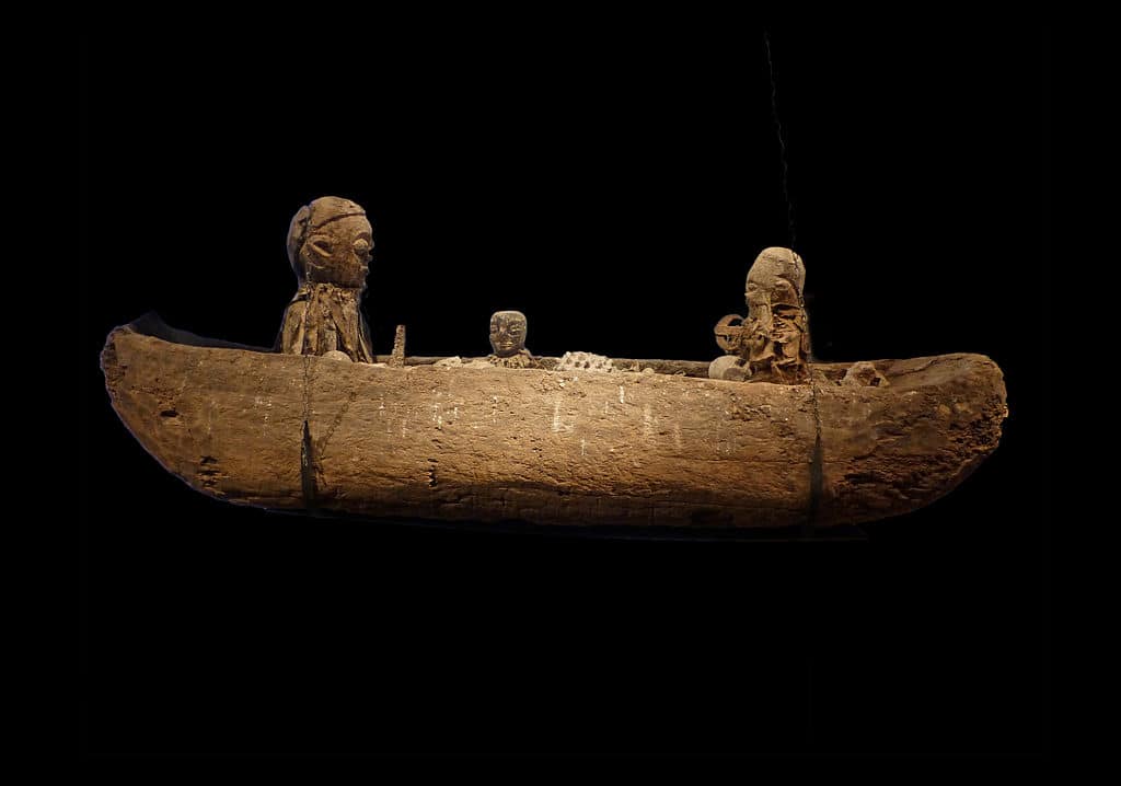 Barque Todjivu au Musée Vodou - Photo de Ji Elle CC-BY-SA-3.0.