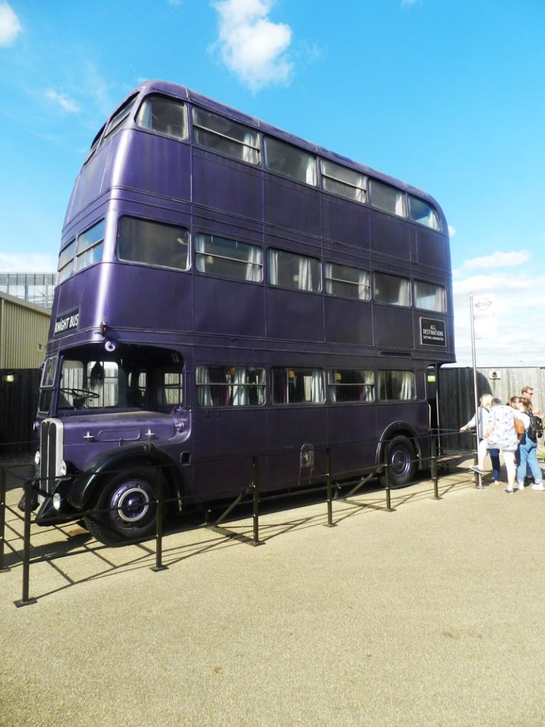 Bus à 3 étages « Knightbus » au Studio Harry Potter près de Londres