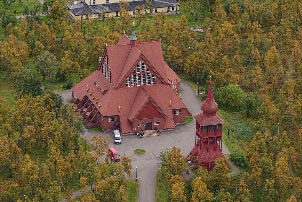 Eglise de Kiruna déplacée recemment à l'autre bout de la ville - Photo de Arild Vagen - Licence ccbysa 4.0