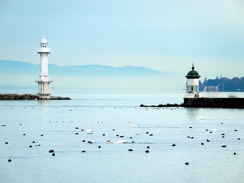Phare des Paquis sur le lac Léman à Geneve. Photo de Bohao Zhao - Licence ccby 3.0.
