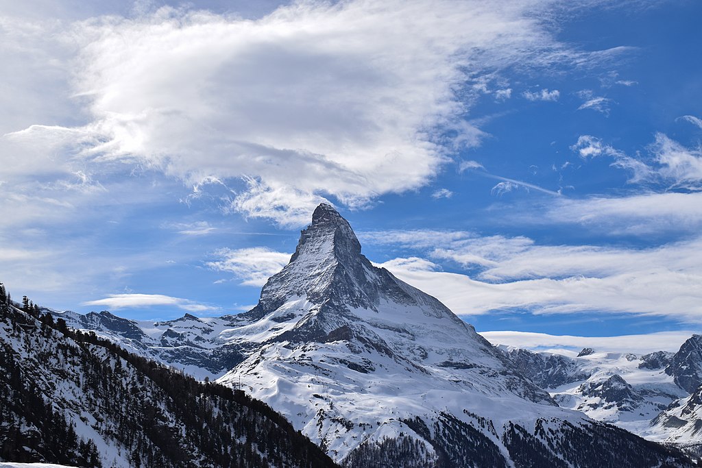 Sommet du Cervin au dessus de Zermatt - Photo de Liridon - Licence ccbysa 4.0
