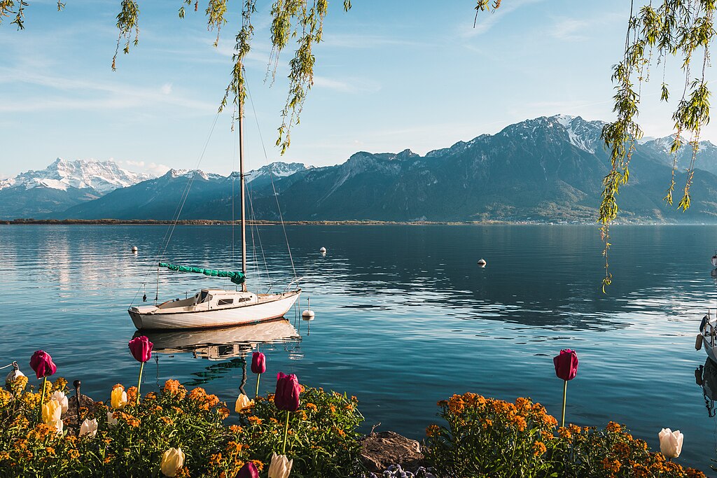 Voilier sur le Lac Léman à Montreux - Photo de Deralpinbergsteiger - Licence ccbysa 4.0